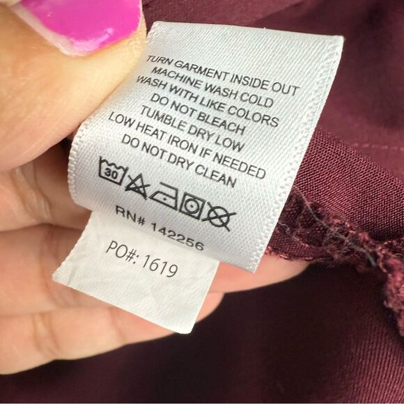 Figs Casma Three-Pocket Scrub Top Size Small Burgundy PO 1619 FW1100 - Picture 7 of 7